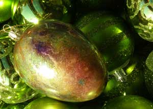 Glass ornaments guilded from the inside!