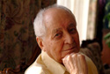SEN701FM 004 001-Indoor portrait of White senior man